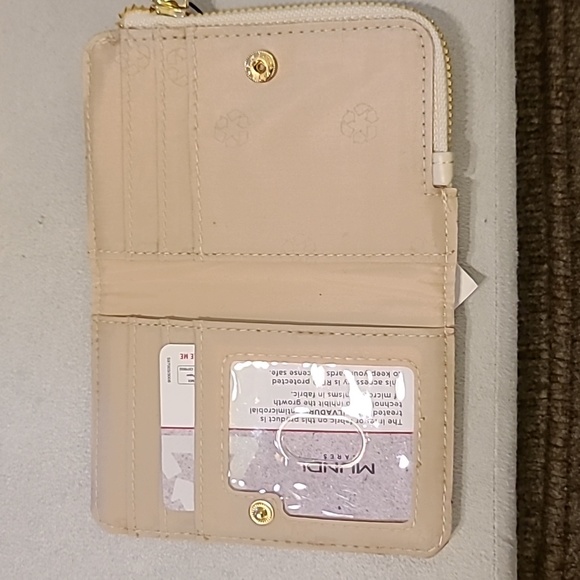MUNDI BRAND WOMEN'S SMALL "ALMOND" WALLET WITH RFID PROTECTION - Picture 7 of 11